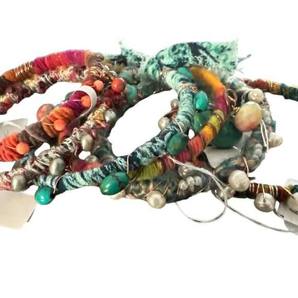 Set of 6 handmade unique, boho-chic beaded bracelets in assorted - Picture 3 of 5